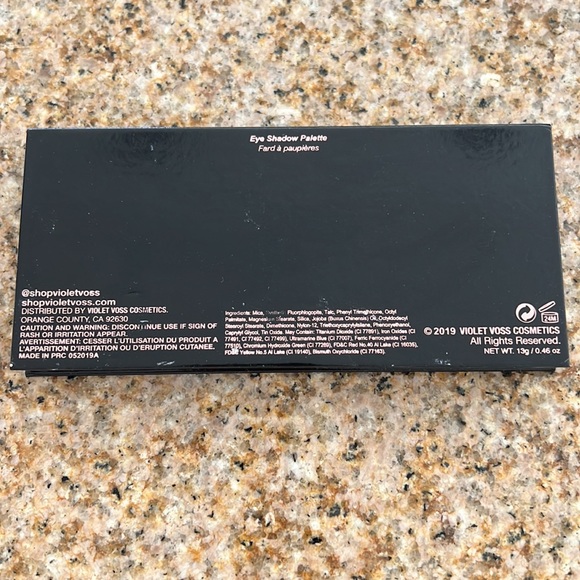 Host Pick 🩷🎉🎈 Violet Voss Essential Pro Series Eyeshadow Palette - Picture 4 of 4